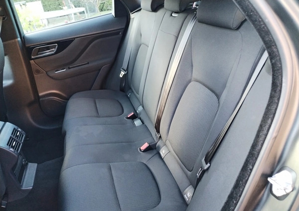 Jaguar F-Pace cena 62900 przebieg: 111000, rok produkcji 2017 z Iłowa małe 121